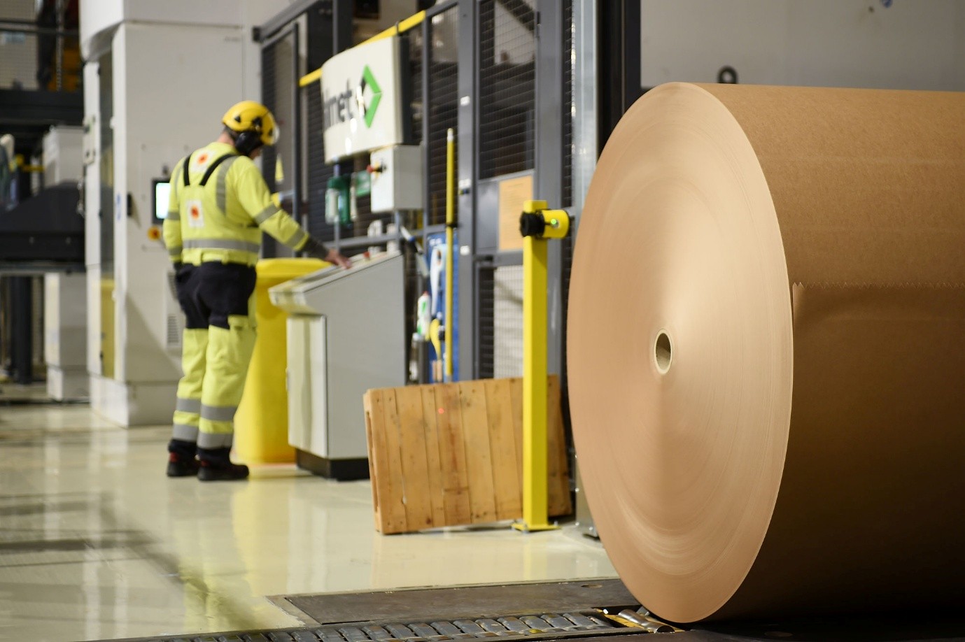 Mill worker at Oulu Mill.